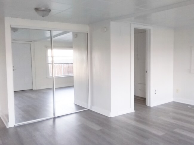 Foto del edificio - 2436 Chatham Hill Dr