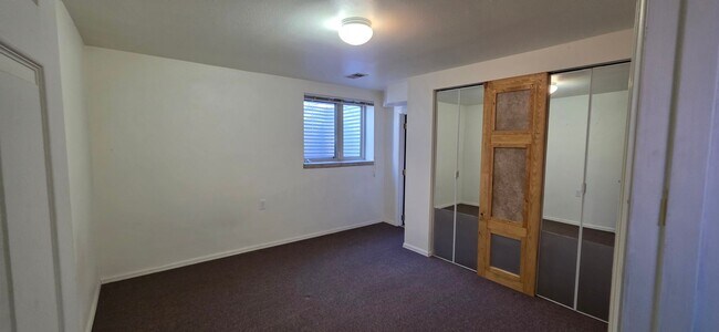 Foto del edificio - 1844 Crook Ave