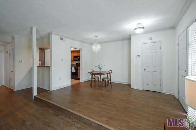 Foto del edificio - 8155 Jefferson Hwy