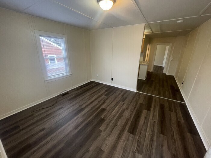 Foto del edificio - 1 bed 1 bath Triplex