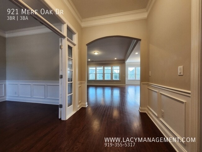 Building Photo - 921 Mere Oak Dr