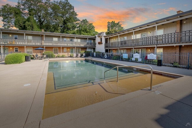 Building Photo - Courtyard on Main
