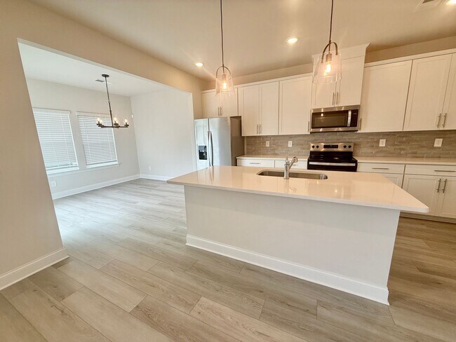Foto del edificio - 3 Bed 2.5 Bath House with Garage in Hermitage $2500/mo