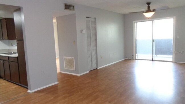 Foto del edificio - 940 Lake Destiny Rd