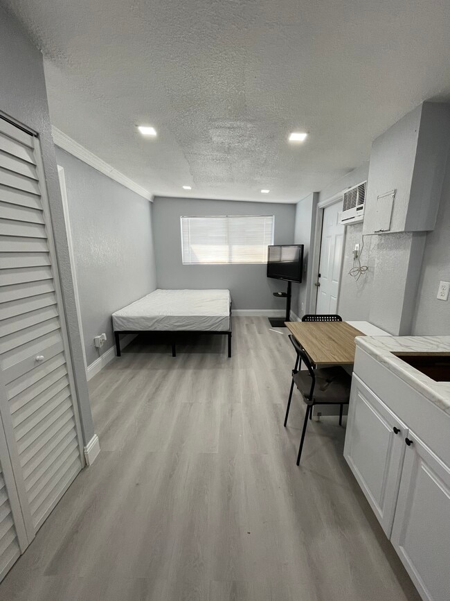 Building Photo - 3101 N 66th Ave