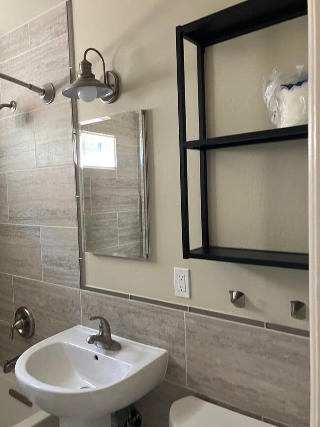 Sink & Vanity - 4554 Pescadero Ave