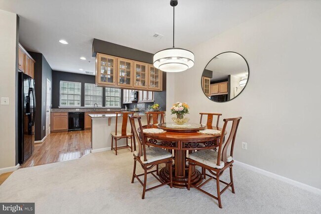 Building Photo - 854 Regents Square