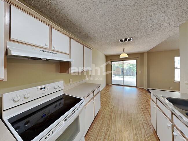 Foto del edificio - 3245 Bent Creek Dr