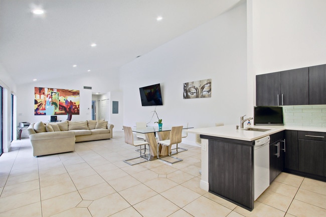 Building Photo - 1003  Timberlane Circle  Greenacres FL 33463