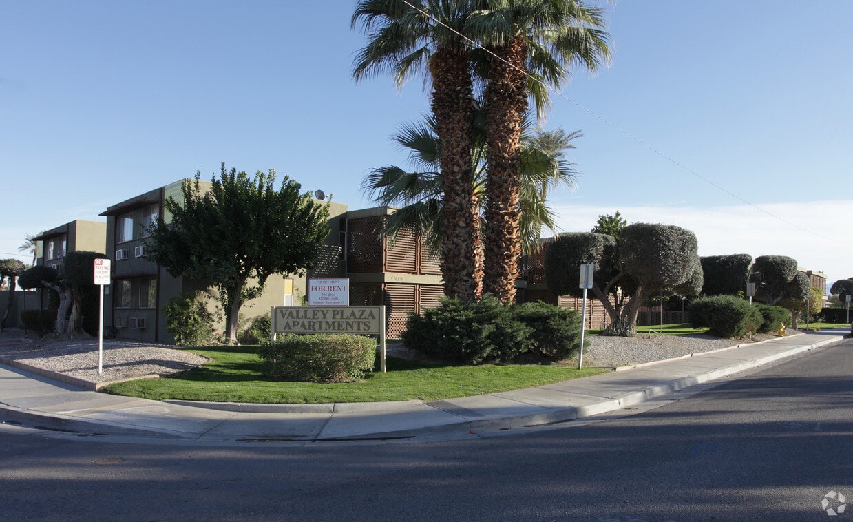 Building Photo - Valley Plaza Apartments