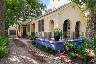 Building Photo - 3812 Duval St