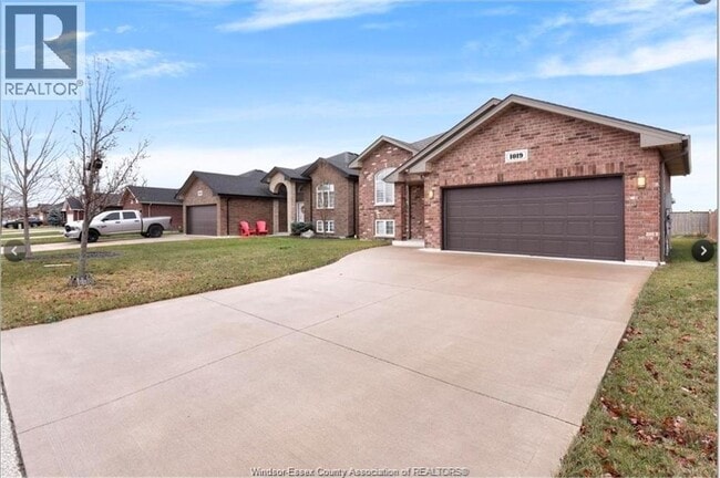 Building Photo - 1019 Aspen Ridge Cres