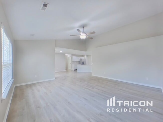 Building Photo - 20 Landing Ln
