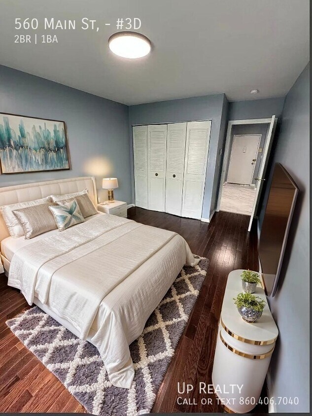 Building Photo - 560 Main St