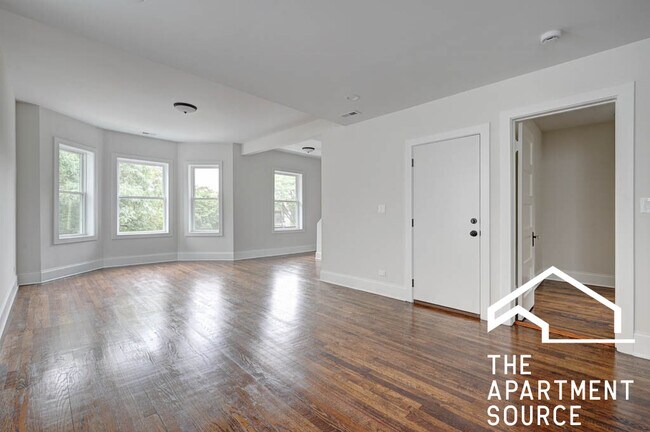 Building Photo - 4211 N Damen Ave