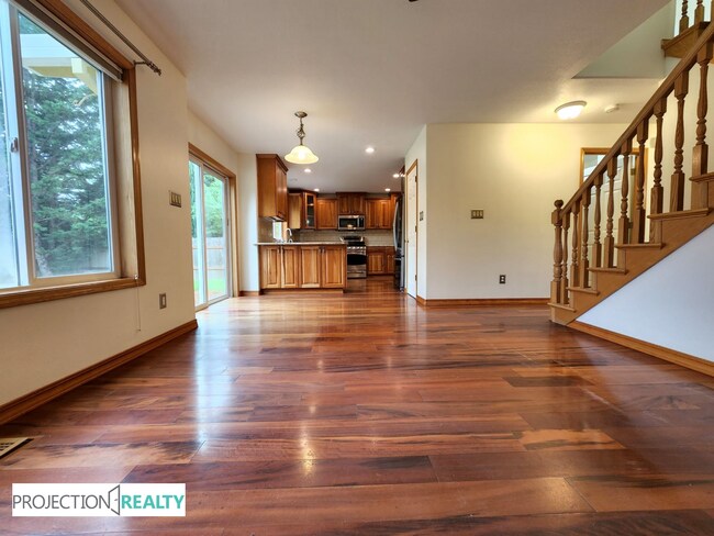 Foto del edificio - 33994-33997 7 Oaks Dr