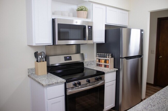 Foto del edificio - Greenwoods Apartments