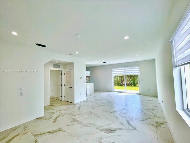 Building Photo - 10362 NW 67th Terrace