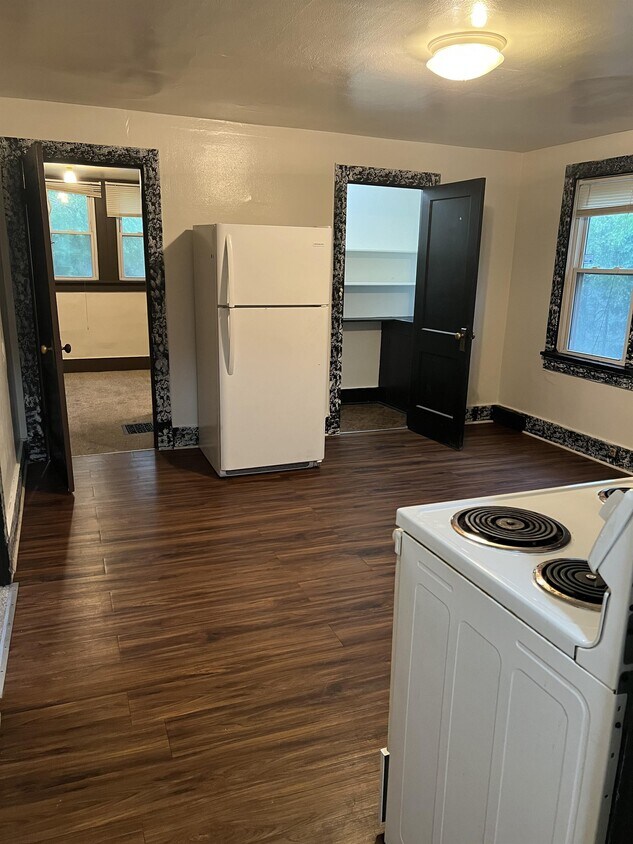 505 Catawba Ave Unit 3, Muskegon, MI 49442 Room for Rent in Muskegon