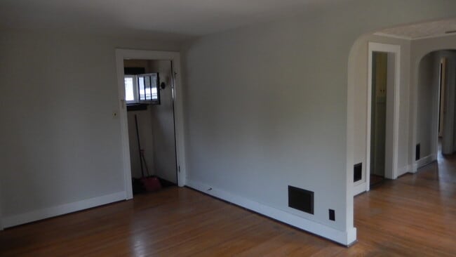 Building Photo - 94 Shepard Ave