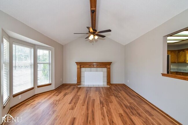 Building Photo - 308 NE Dreamweaver Ave