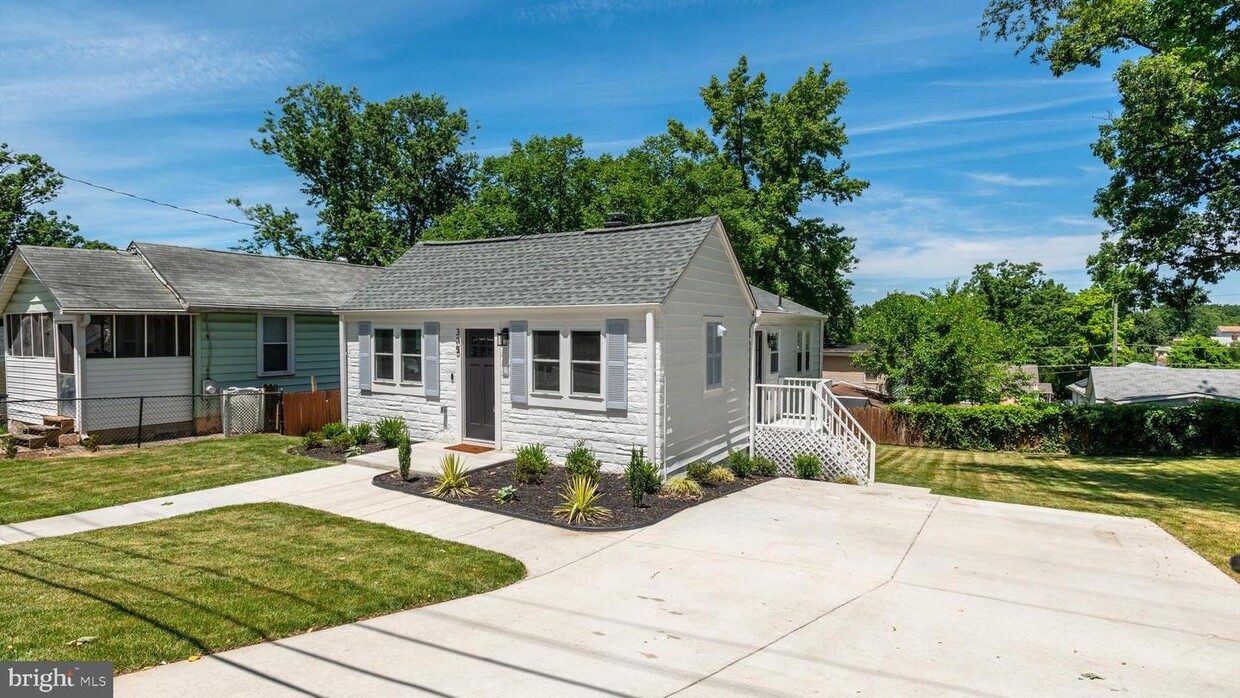 Primary Photo - 305 Carmody Hills Dr