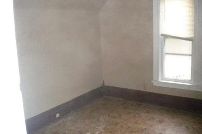 Building Photo - 2647 Fremont Ave N