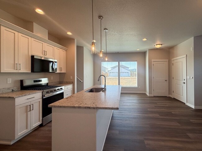 Building Photo - 356 SE Shetterly Dr