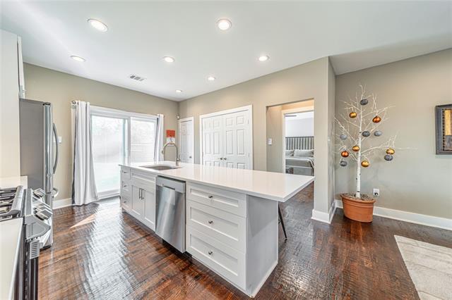 Foto del edificio - 7214 Kenwell St