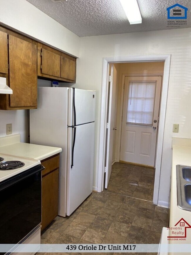 Building Photo - 439 Oriole Dr