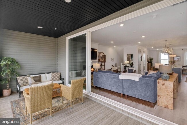 Building Photo - 14954 Deco Cir