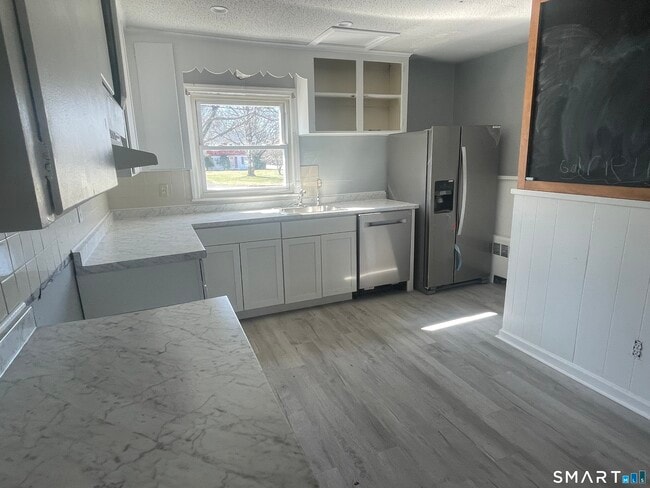 Building Photo - 521 Mill St