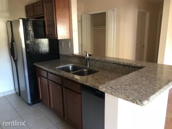 Foto principal - 2711 E Maple Rd