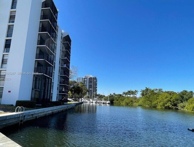 Foto del edificio - 3401 N Country Club Dr