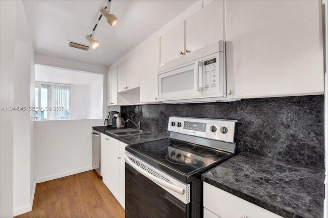 Foto del edificio - 1200 West Ave