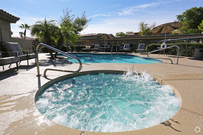 Área de piscina - Sun Terrace Apartments
