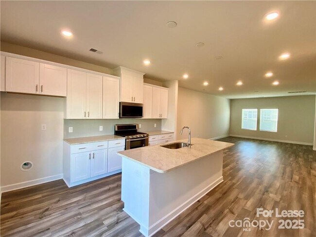 Foto del edificio - 2511 Arbor Loop Dr