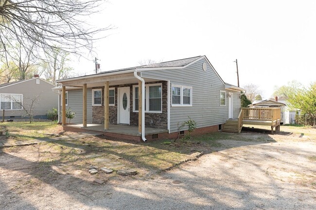 Foto del edificio - Updated 3 Bed 2 Bath Home in Greensboro