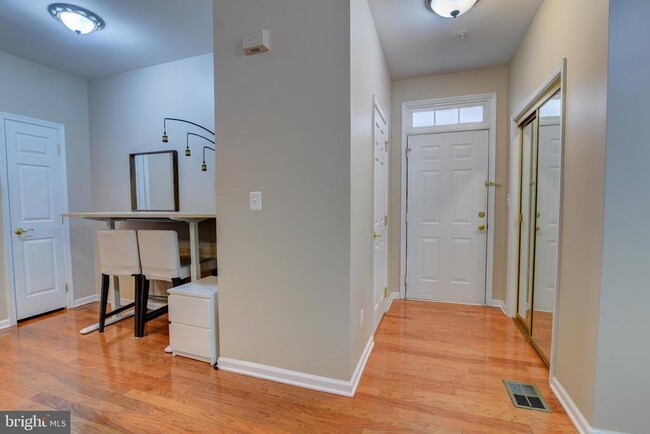 Foto del edificio - 43920 Hickory Corner Terrace