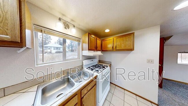 Building Photo - 815 E Costilla St