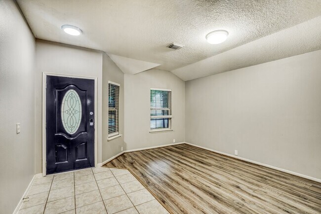 Foto del edificio - 10403 Falling River Dr