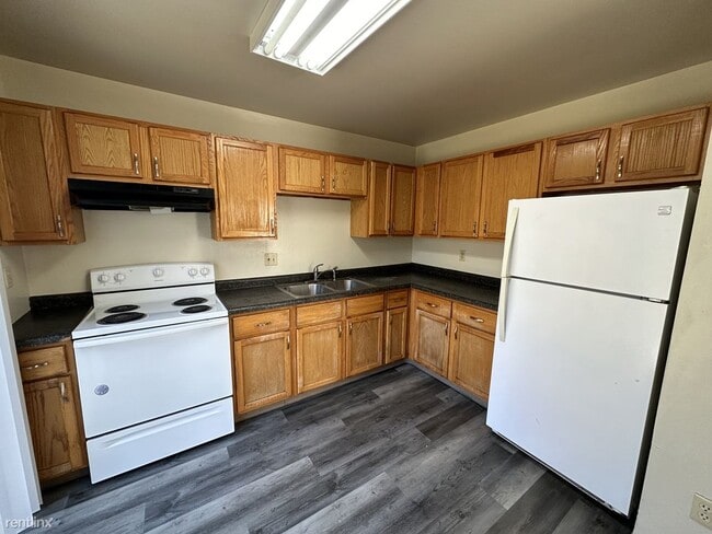 Building Photo - 2 br, 1 bath Condo - 140 Woodgate Rd