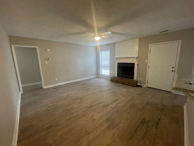 Foto del edificio - 548 Hollyberry Ln