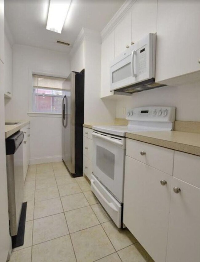 Foto del edificio - Brighton 3-bed condo w/parking