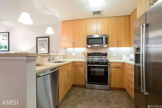 Building Photo - 1 br, 2 bath House - 818 Van Ness Ave #204
