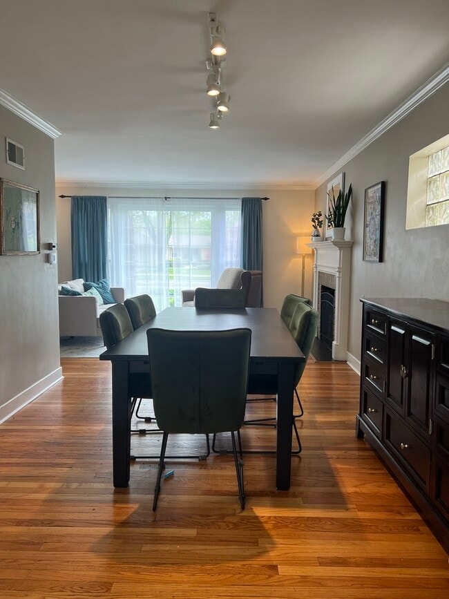 Foto del edificio - 4716 Wolf Rd