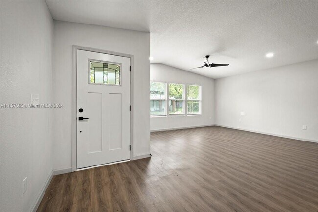 Foto del edificio - 1594 W 22nd St