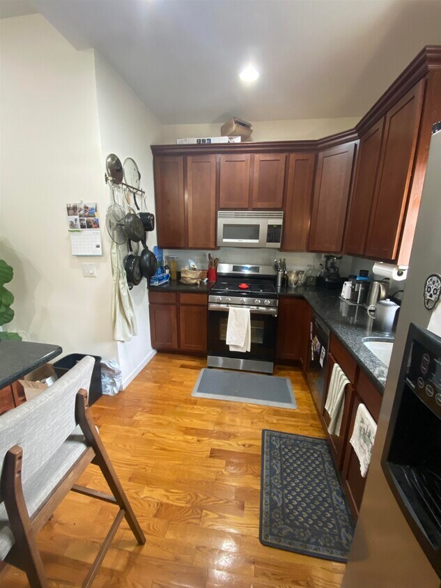 844 Bergen Ave Unit 3R, Journal Square, NJ 07304 Condo for Rent in