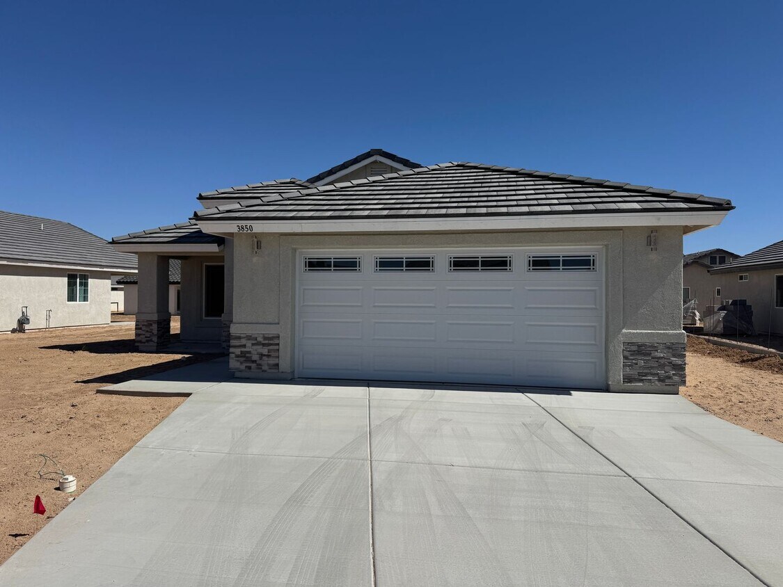 Foto principal - Brand New 3 bedroom home with 2 car garage...