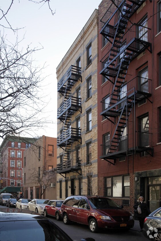 39 Bedford Street Apartments in New York, NY
